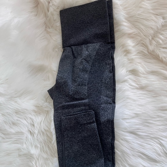 Seamless workout leggings! - Picture 4 of 4